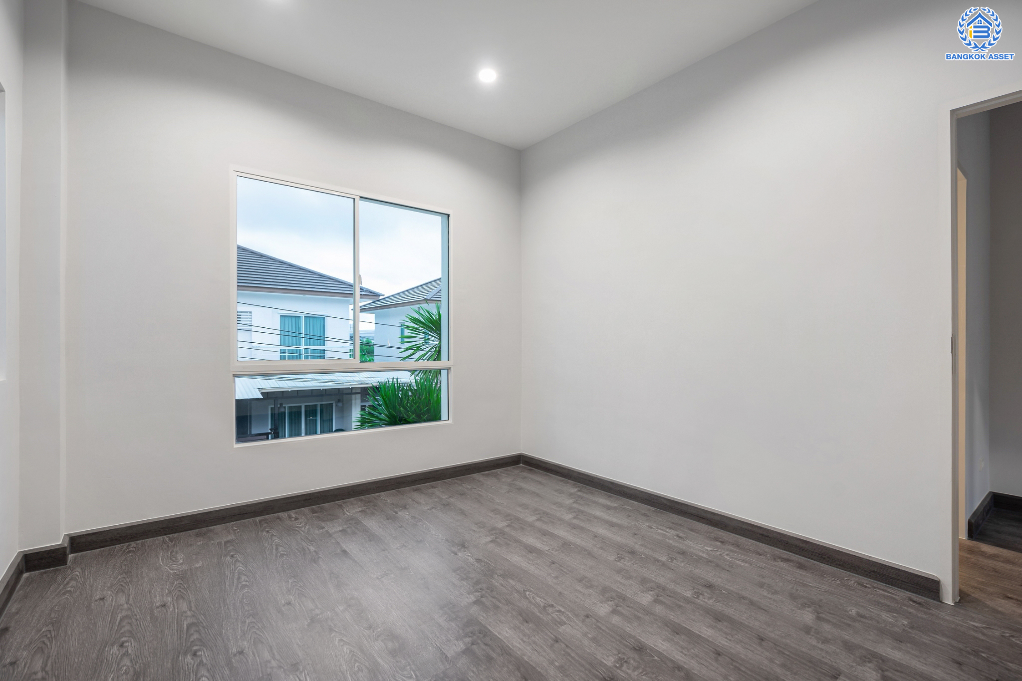 บ้านแฝดมือสองนนทบุรี ม.เดอะคลัสเตอร์วิลล์4 ราชพฤกษ์-สิรินธร เนื้อที่ 40.5 ตร.ว. ฟังก์ชันระดับบ้านเดี่ยว 3 ห้องนอน 3 ห้องน้ำ จอดรถได้ 2 คัน พร้อมพื้นที่ใช้สอย 150 ตร.ม. Facilitie ครบครัน การเดินทางสะดวก ใกล้วงเวียนพระรามห้า, The Walk และจุดขึ้นทางด่วน "ศรีรัช"...